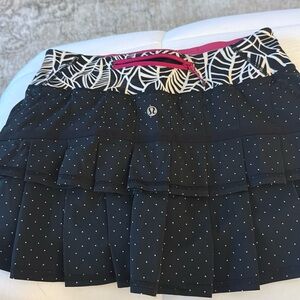 Size 2 polka dot lululemon tennis skirt. Only worn once. Like new.